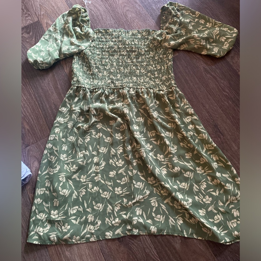 Short green dress